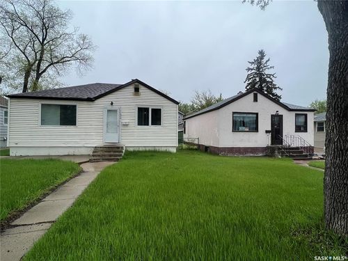 1130-1132 8th St E, Saskatoon, SK, S7H0S4 | Card Image