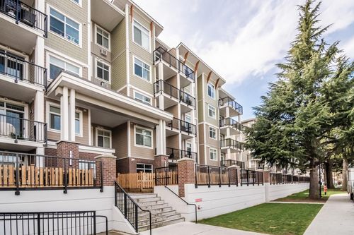 405 - 20696 Eastleigh Crescent, Condo with 1 bedrooms, 1 bathrooms and 1 parking in Langley BC | Card Image