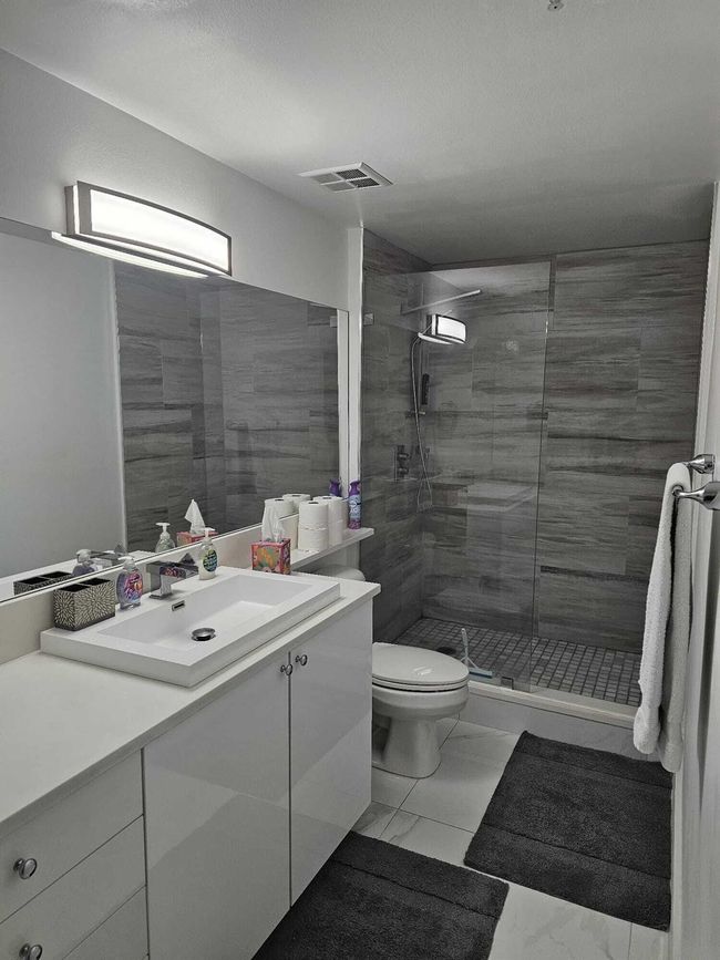 APT-221 - 804 E Windward Way, Condo with 2 bedrooms, 2 bathrooms and null parking in Lantana FL | Image 12