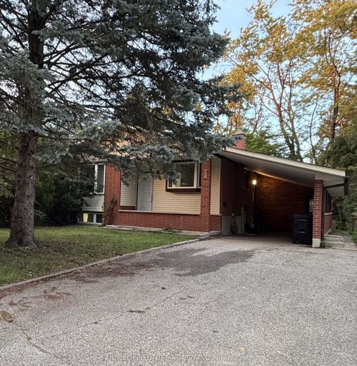 7 Cardill Cres, Waterloo, ON, N2L3Y7 | Card Image