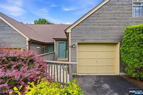 9 New Bedford Rd, West Milford, NJ, 07480-1268 | Card Image