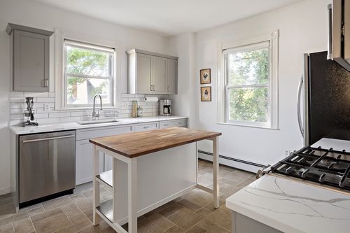 apt-3-31 Thurston St, Somerville, MA, 02145-3800 | Card Image