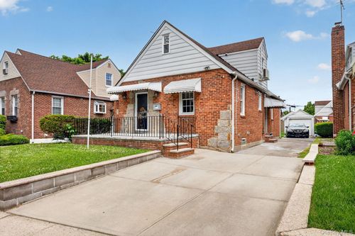 8311 Little Neck Pkwy, Glen Oaks, NY, 11004-1624 | Card Image