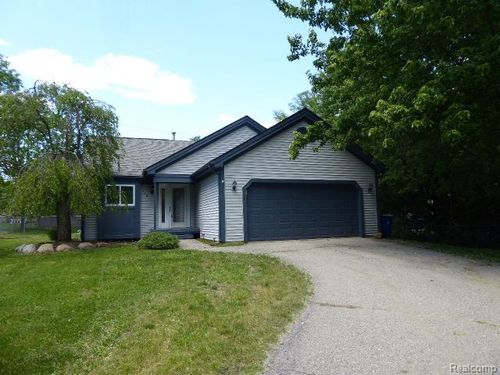 520 Springle Dr, Waterford, MI, 48327-2879 | Card Image