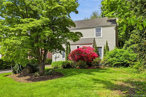 45 Locust Pl, Manhasset, NY, 11030-1823 | Card Image