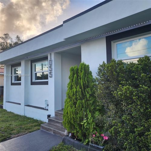 1055 Ne 144th St, North Miami, FL, 33161-2431 | Card Image