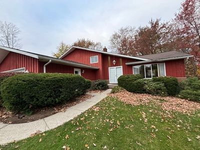 View of front of house featuring a front yard | Image 1