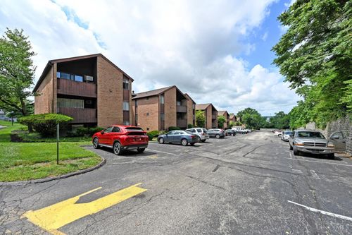 4900 Chalet Dr, Cincinnati, OH, 45217 | Card Image