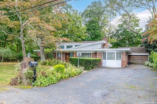 99 Guilford Ave, Oakdale, NY, 11769-1914 | Card Image