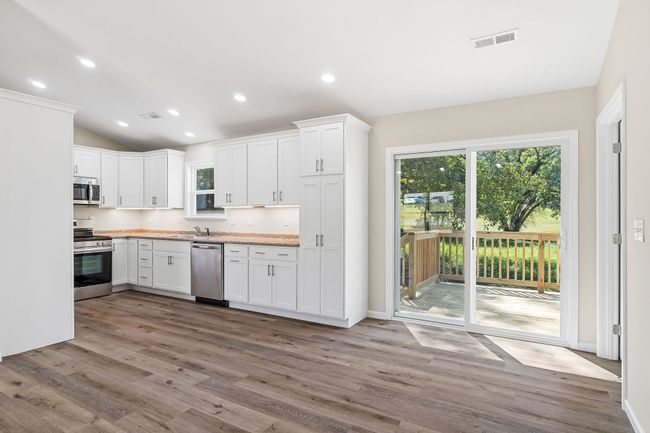 715 Apple Dr, House other with 3 bedrooms, 2 bathrooms and 2 parking in Livingston TN | Image 6
