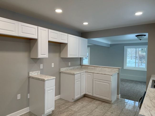 30631 Bayview Dr, House other with 3 bedrooms, 3 bathrooms and null parking in Gibraltar MI | Image 11