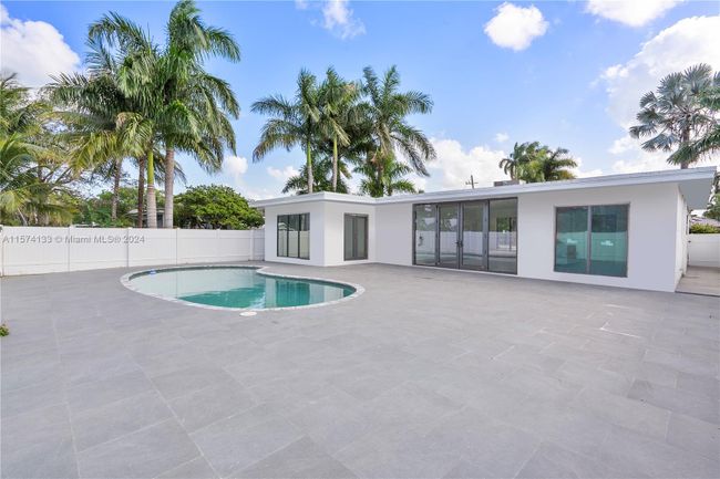 1115 N Northlake Dr, House other with 3 bedrooms, 3 bathrooms and null parking in Hollywood FL | Image 32