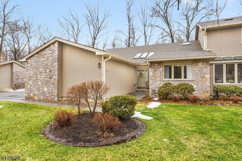 35 Roberts Cir, Basking Ridge, NJ, 07920-1032 | Card Image