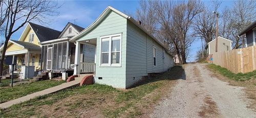 2110 N 2nd St, Saint Joseph, MO, 64505-2516 | Card Image