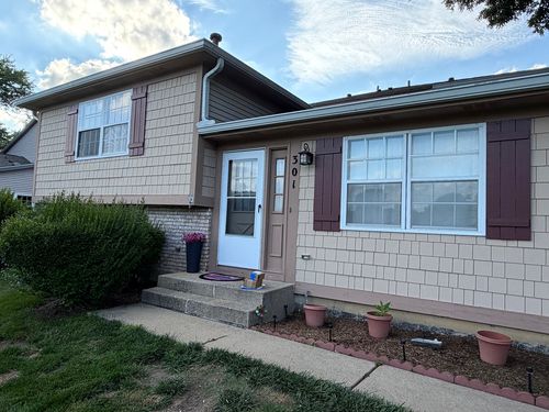 301-301 Cherrywood Ct, Vernon Hills, IL, 60061-1901 | Card Image