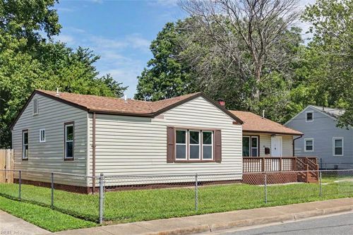 102 W Kelly Ave, Hampton, VA, 23663-2245 | Card Image