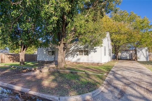 412 N Kentucky Ave, Mangum, OK, 73554-2820 | Card Image