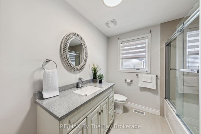 174 32nd St S, House other with 4 bedrooms, 4 bathrooms and 8 parking in Wasaga Beach ON | Image 16