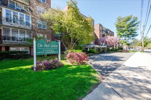 1f-99 Randall Ave, Freeport, NY, 11520-2712 | Card Image