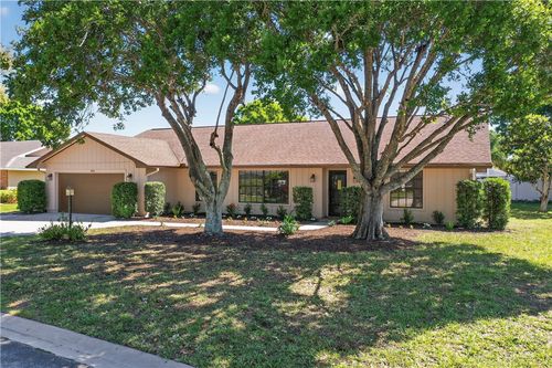 560 W Forest Trl, Vero Beach, FL, 32962-4647 | Card Image