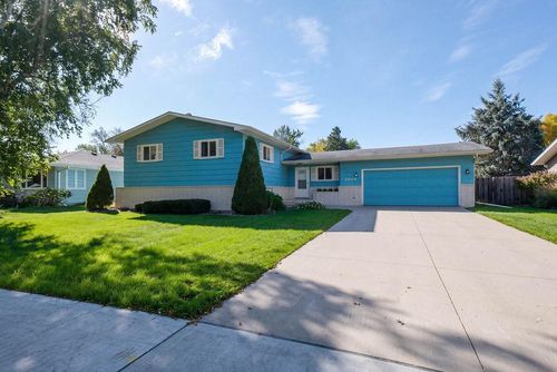 2844 Longfellow Rd N, Fargo, ND, 58102-1717 | Card Image