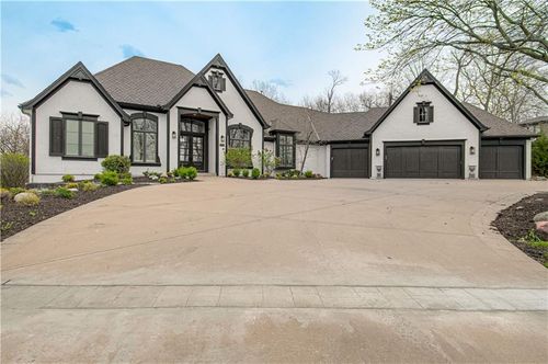 7055 Nw Scenic Dr, Kansas City, MO, 64152-7101 | Card Image