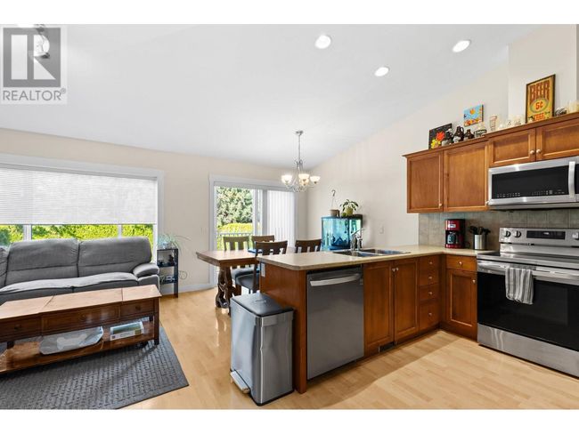 14 - 225 Glen Park Dr, Townhouse with 3 bedrooms, 2 bathrooms and 2 parking in Kelowna BC | Image 7