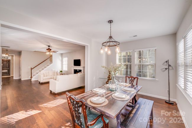 Windows surround this gorgeous sunroom! | Image 17