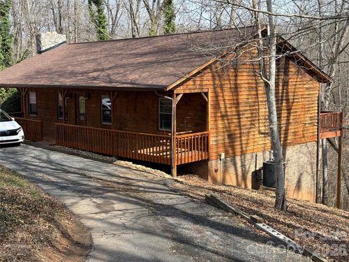 3840 Cherry Grove Drive, Hickory, NC, 28602 | Card Image