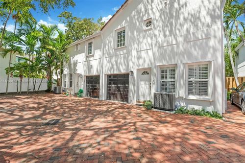3172 Virginia St, Coconut Grove, FL, 33133-4529 | Card Image