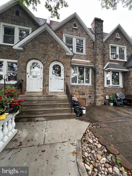 3239 Wellington St, PHILADELPHIA, PA, 19149-1510 | Card Image