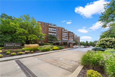 610 - 27500 Cedar Road, Condo with 2 bedrooms, 2 bathrooms and null parking in Beachwood OH | Image 1