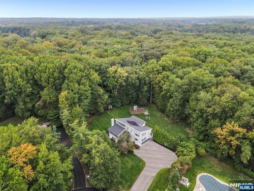 305 Westwind Ct, Norwood, NJ, 07648-2327 | Card Image