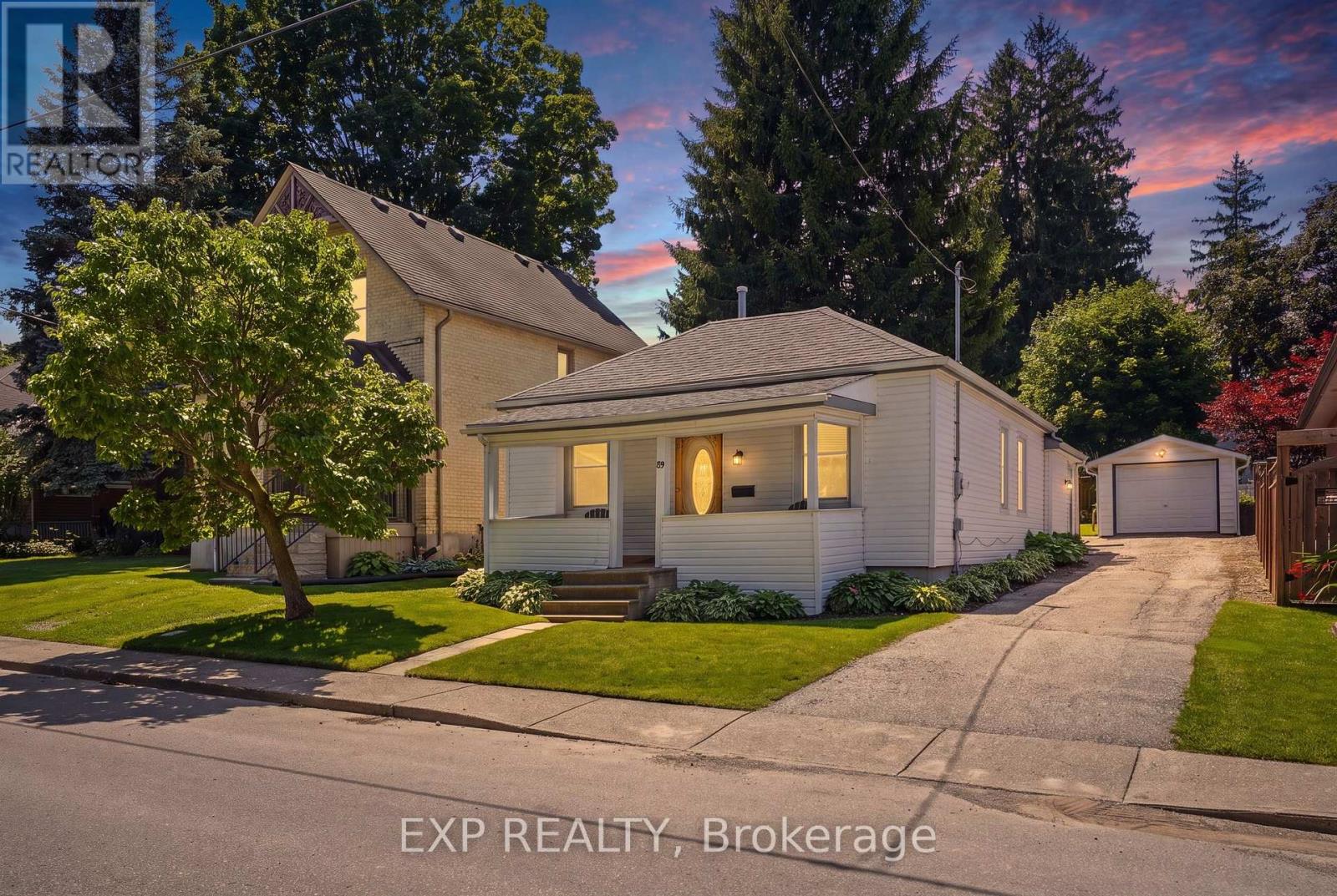 Residential in Woodstock (Woodstock - North) 4