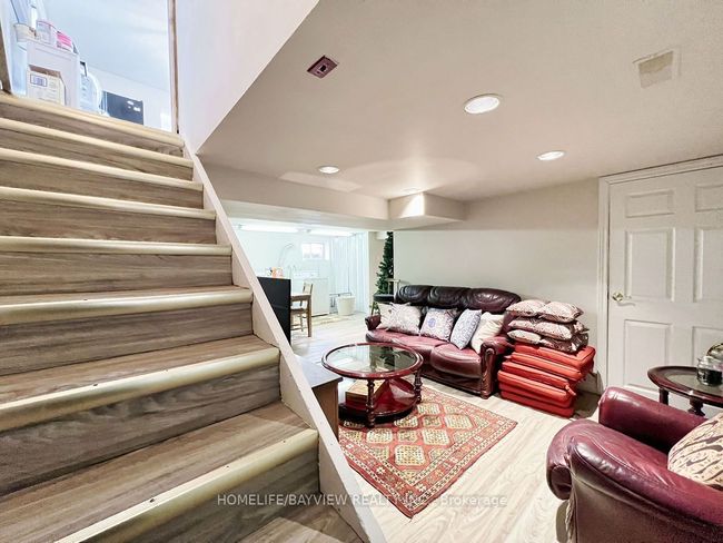 70 Douglas Rd, House other with 2 bedrooms, 2 bathrooms and 8 parking in Richmond Hill ON | Image 24