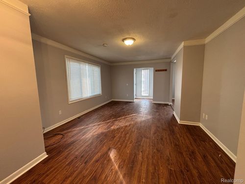 11265 Essex Ave, Warren, MI, 48089-1841 | Card Image