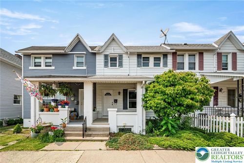 541 Elm St, EMMAUS, PA, 18049-2333 | Card Image