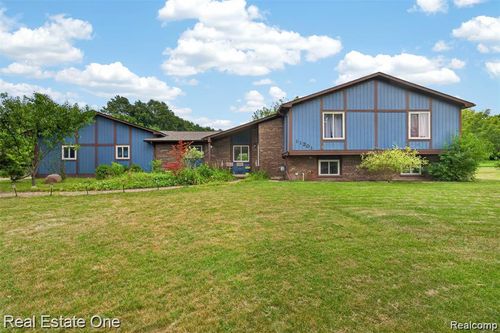 11201 Horton Rd, Holly, MI, 48442-8405 | Card Image