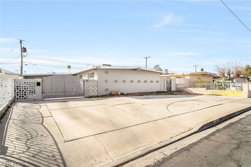 5133 Sun Valley Dr, Las Vegas, NV, 89122-6656 | Card Image