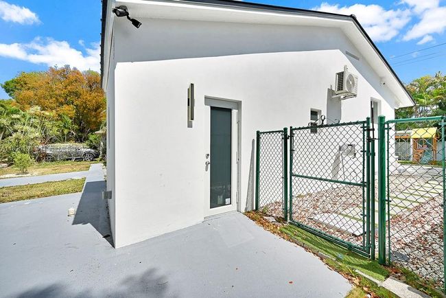 876 Ne 81 St St, House other with 3 bedrooms, 2 bathrooms and null parking in Miami FL | Image 45