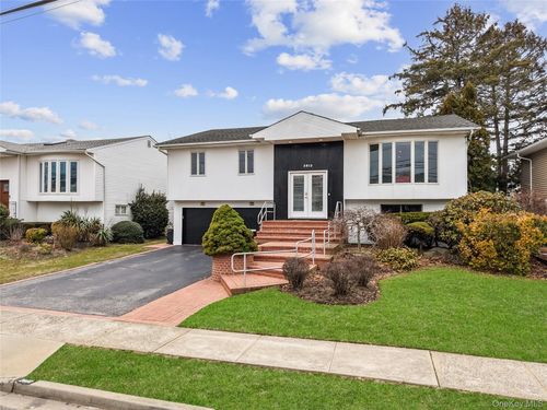 2812 Covered Bridge Rd, Merrick, NY, 11566-4817 | Card Image