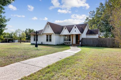 1026 E Jefferson Street, House other with 3 bedrooms, 2 bathrooms and null parking in Hugo OK | Image 2