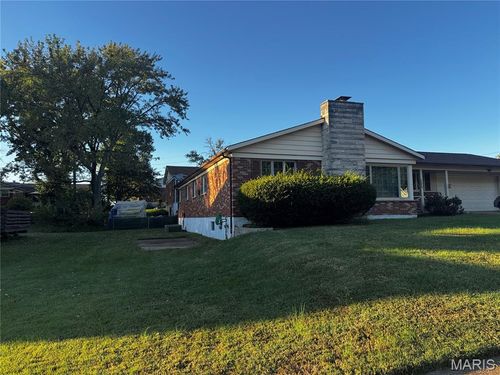 1665 Zurich Dr, Florissant, MO, 63031-8339 | Card Image