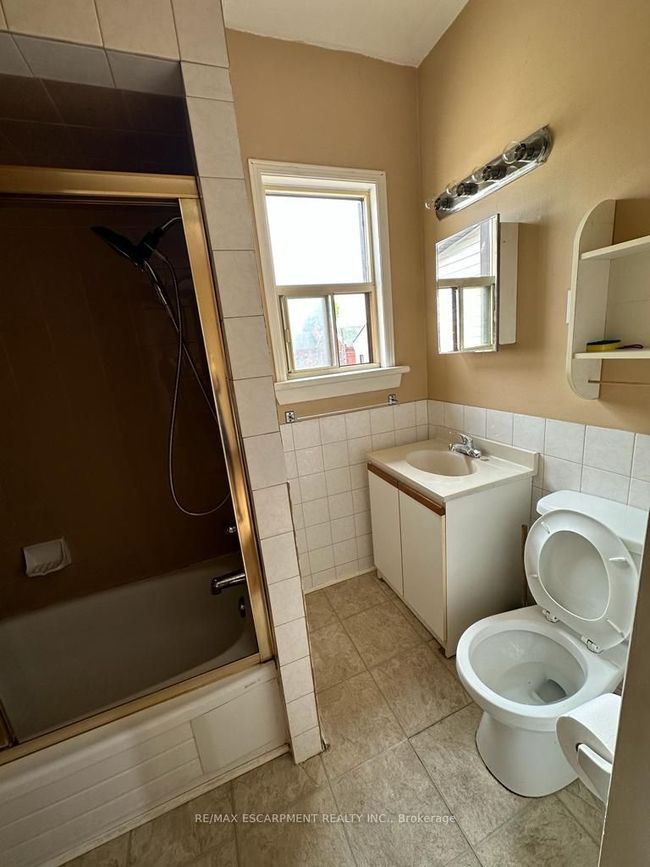 206 Hughson St. N, House other with 4 bedrooms, 3 bathrooms and null parking in Hamilton ON | Image 14