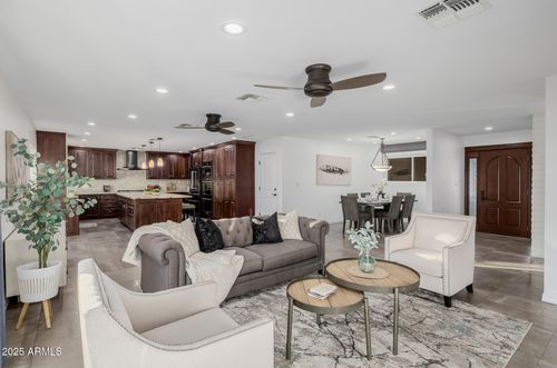 4115 W Ironwood Dr, Phoenix, AZ, 85051-1049 | Card Image