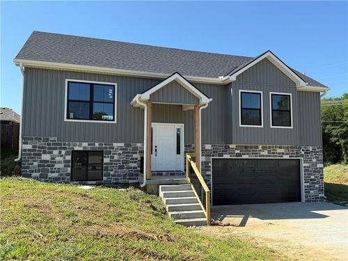 4002 Greywood Ln, Saint Joseph, MO, 64505-2401 | Card Image