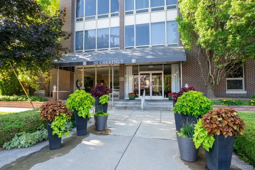 apt-302-20 Chestnut St, Wyandotte, MI, 48192-5239 | Card Image