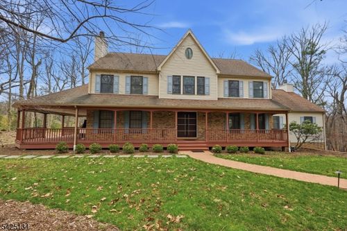 931 Vosseller Ave, Martinsville, NJ, 08836-2389 | Card Image