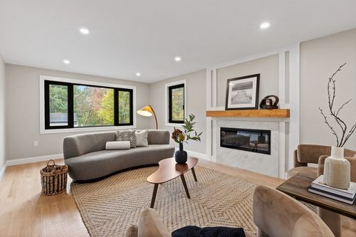 8 Mulberry Cir, Ayer, MA, 01432-1586 | Card Image