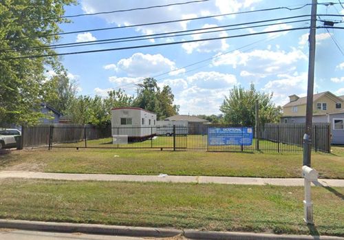 845 S Victory Dr, Houston, TX, 77088-6357 | Card Image